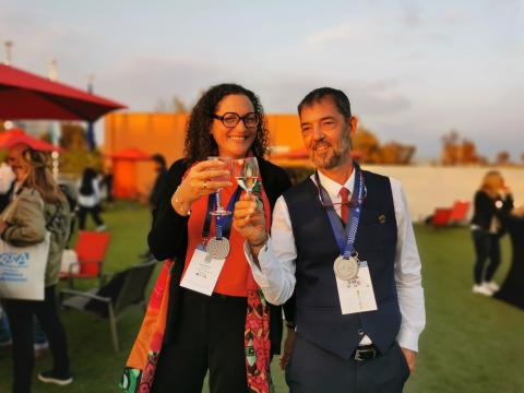 Madame Nicolas et monsieur Maunet avec leur médaille