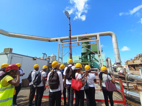 les élèves dans la centrale