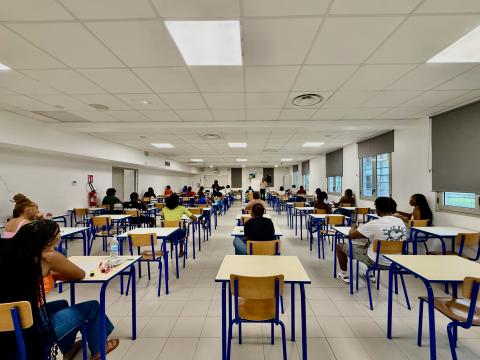 Salle d'examen avec les élèves