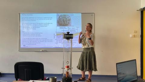 Présentation par une doctorante, d'un projet d'étude sur la subduction des Antilles