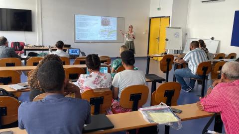 Présentation par une doctorante, d'un projet d'étude sur la subduction des Antilles