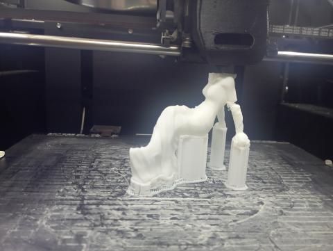Fabrication d'une femme en imprimante 3D