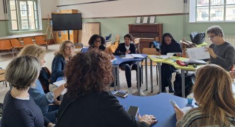 Groupe de collègues en réunion de travail