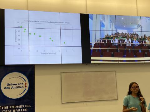 Elèves présentant leur projet