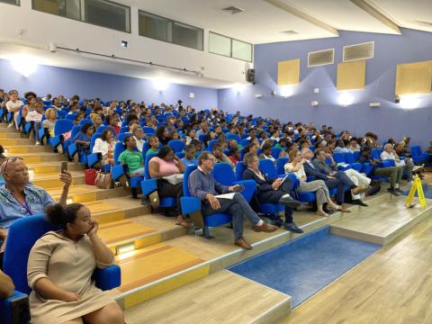 Public dans la salle de conférence