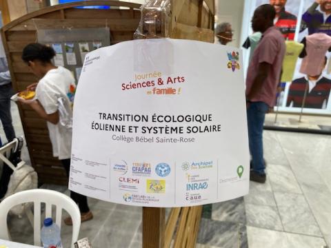 Affiche transition écologique éolienne et système solaire