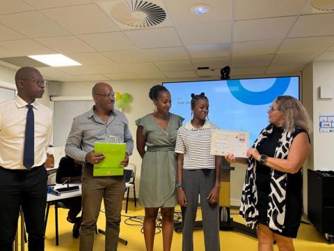 Remise des prix aux élèves aux olympiades de mathématiques