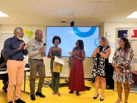 Remise des prix aux élèves aux olympiades de mathématiques