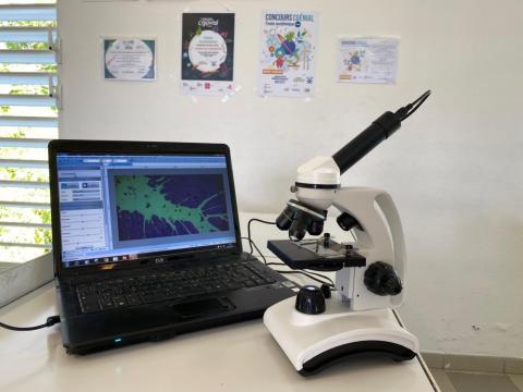 Microscope et sa caméra